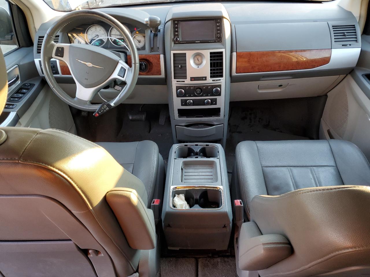 2008 Chrysler Town & Country - Image 8