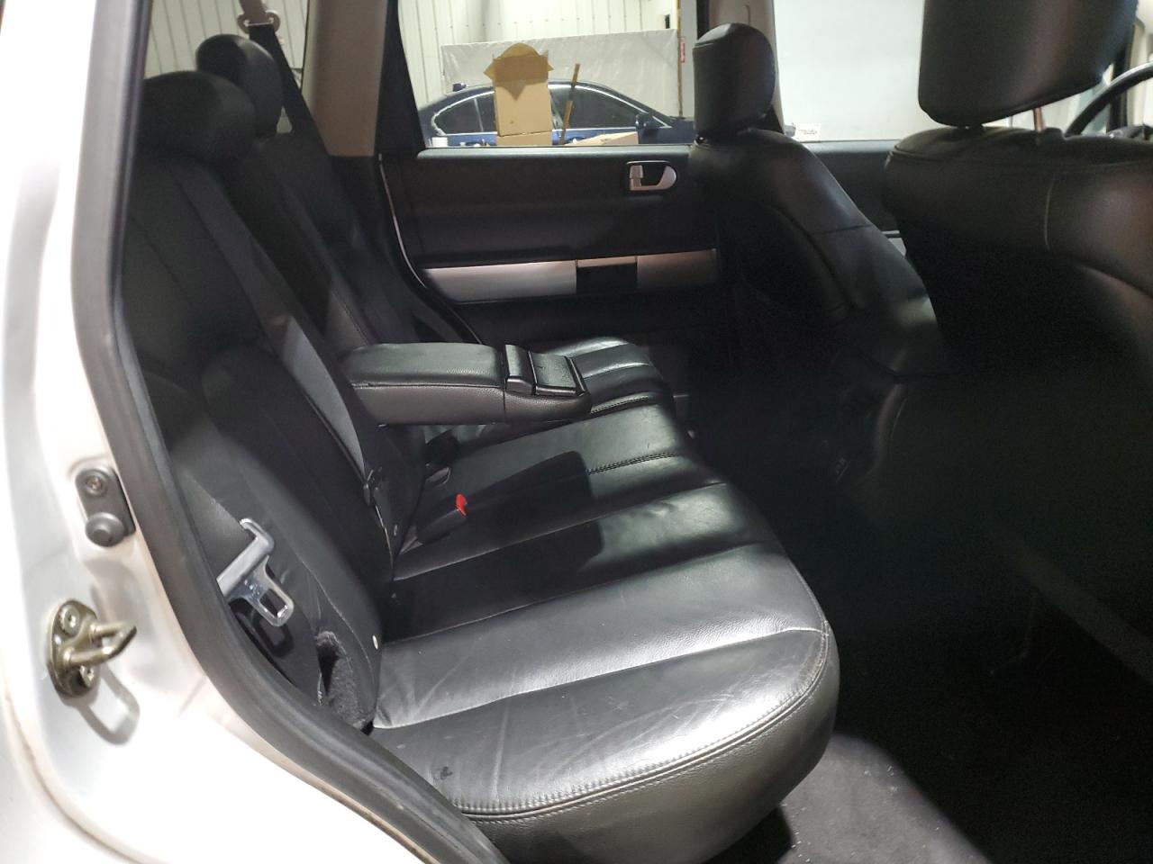 2006 Mitsubishi Endeavor - Image 11