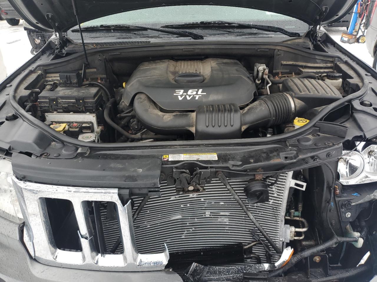 2012 Jeep Grand Cherokee - Image 12