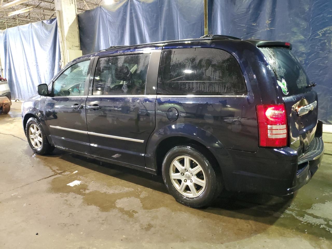 2010 Chrysler Town & Country - Image 2