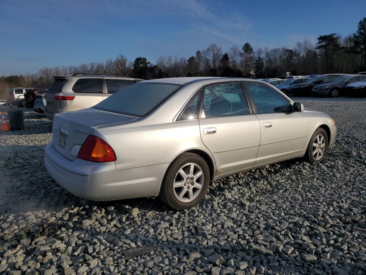 2000 Toyota Avalon - Image 3