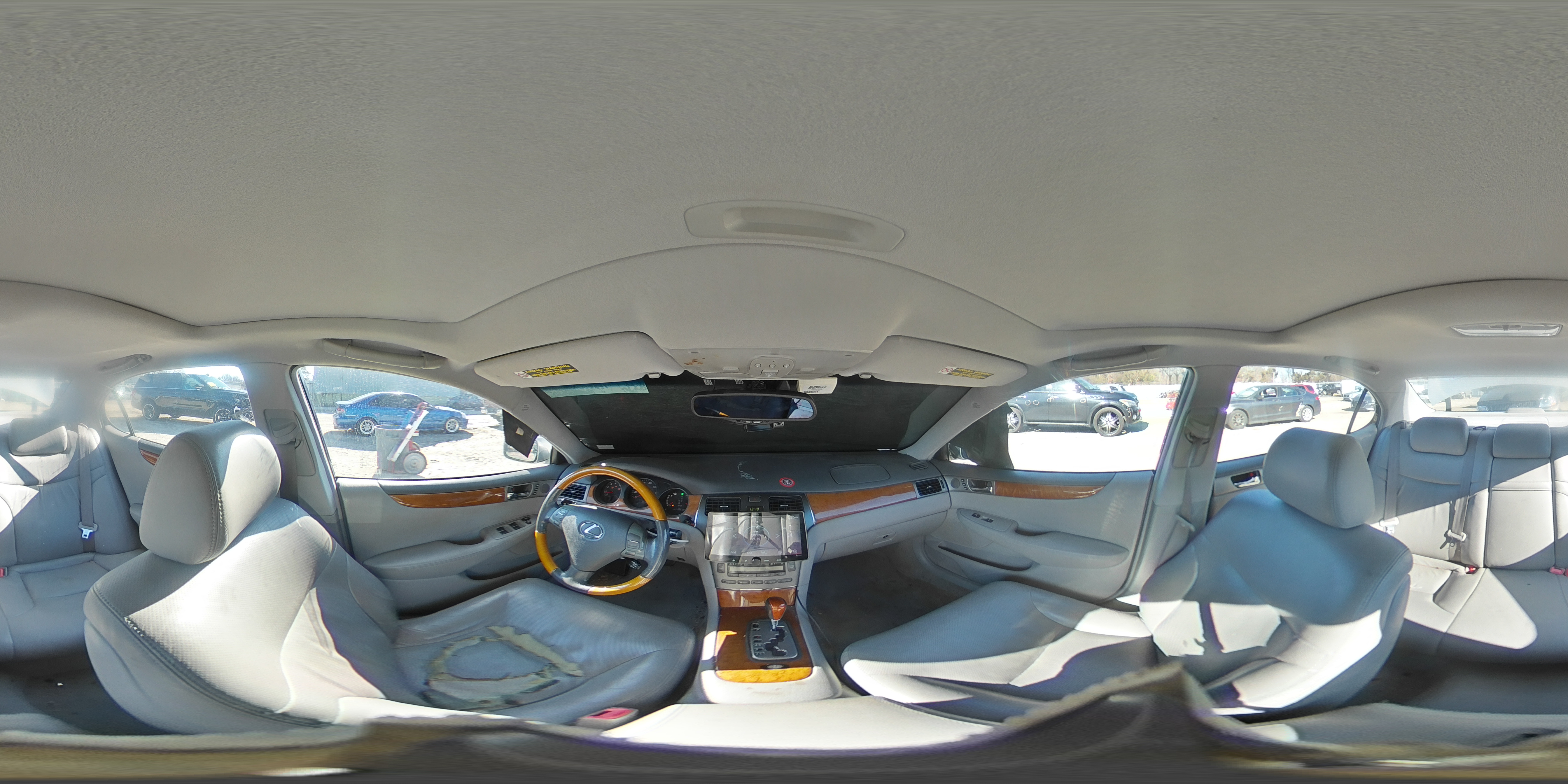 2005 Lexus ES - Image 12
