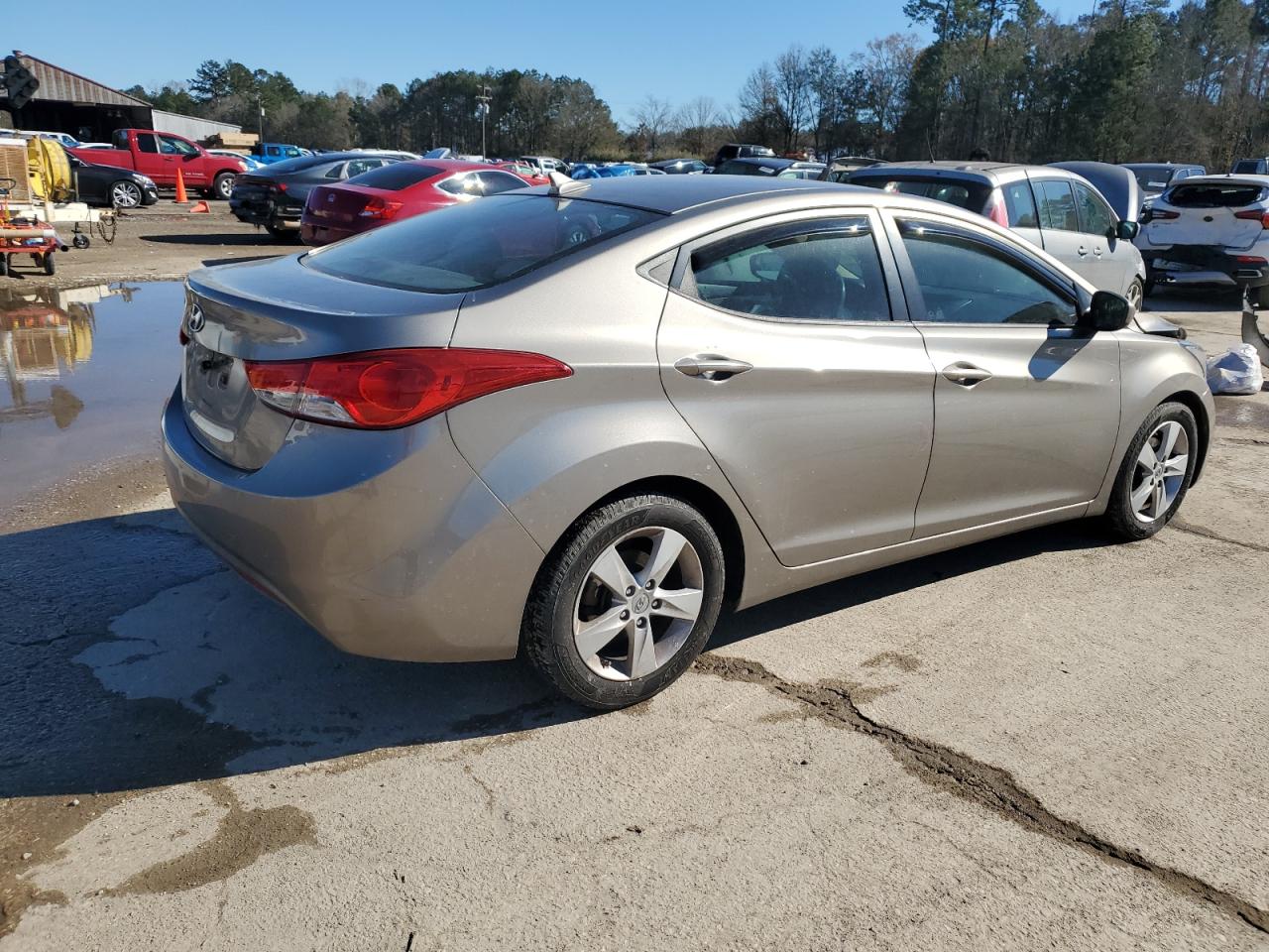2013 Hyundai Elantra - Image 3