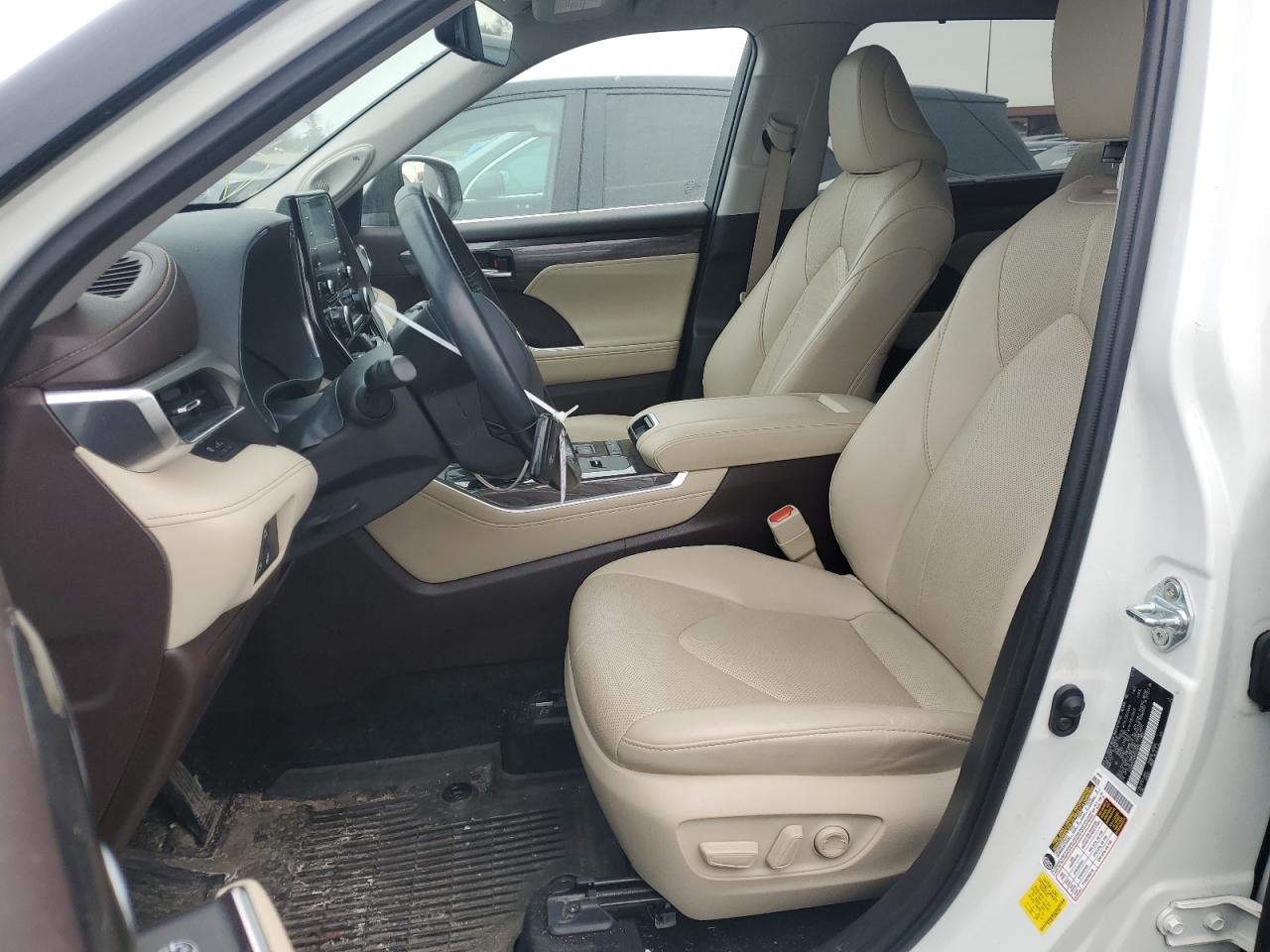 2021 Toyota Highlander - Image 7