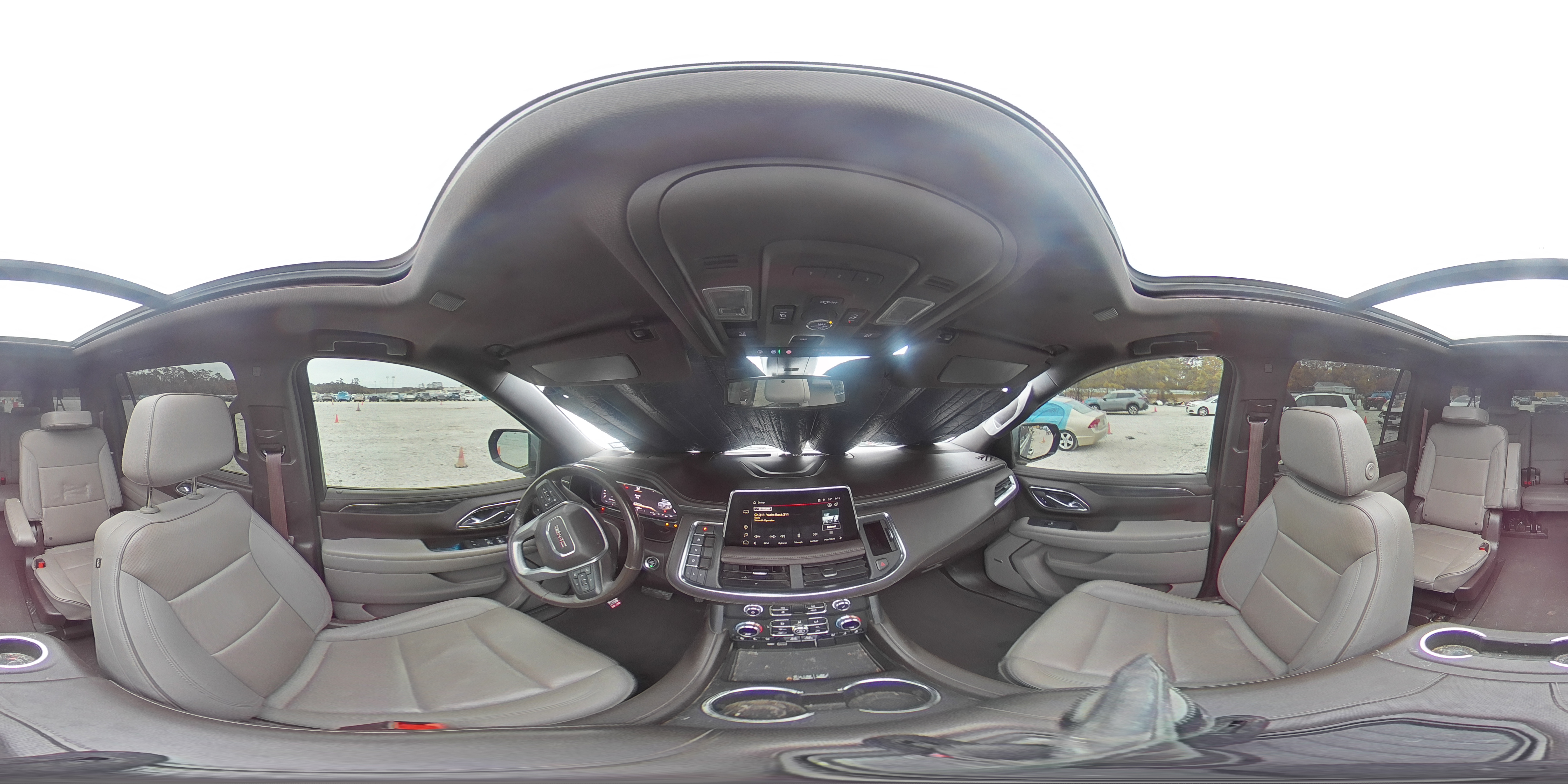 2022 GMC Yukon - Image 16