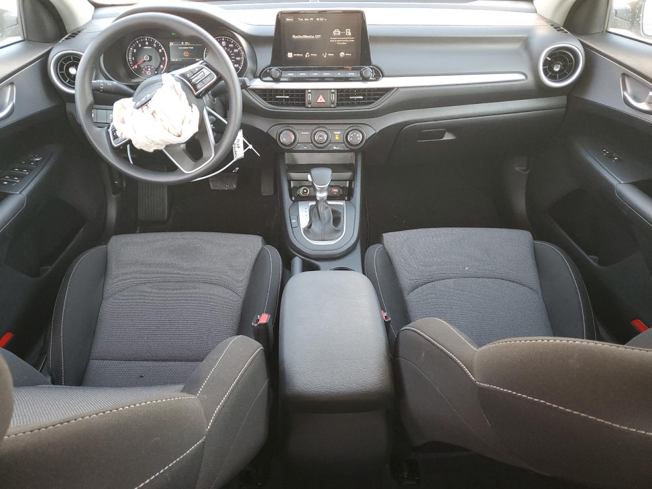 2024 Kia Forte - Image 8