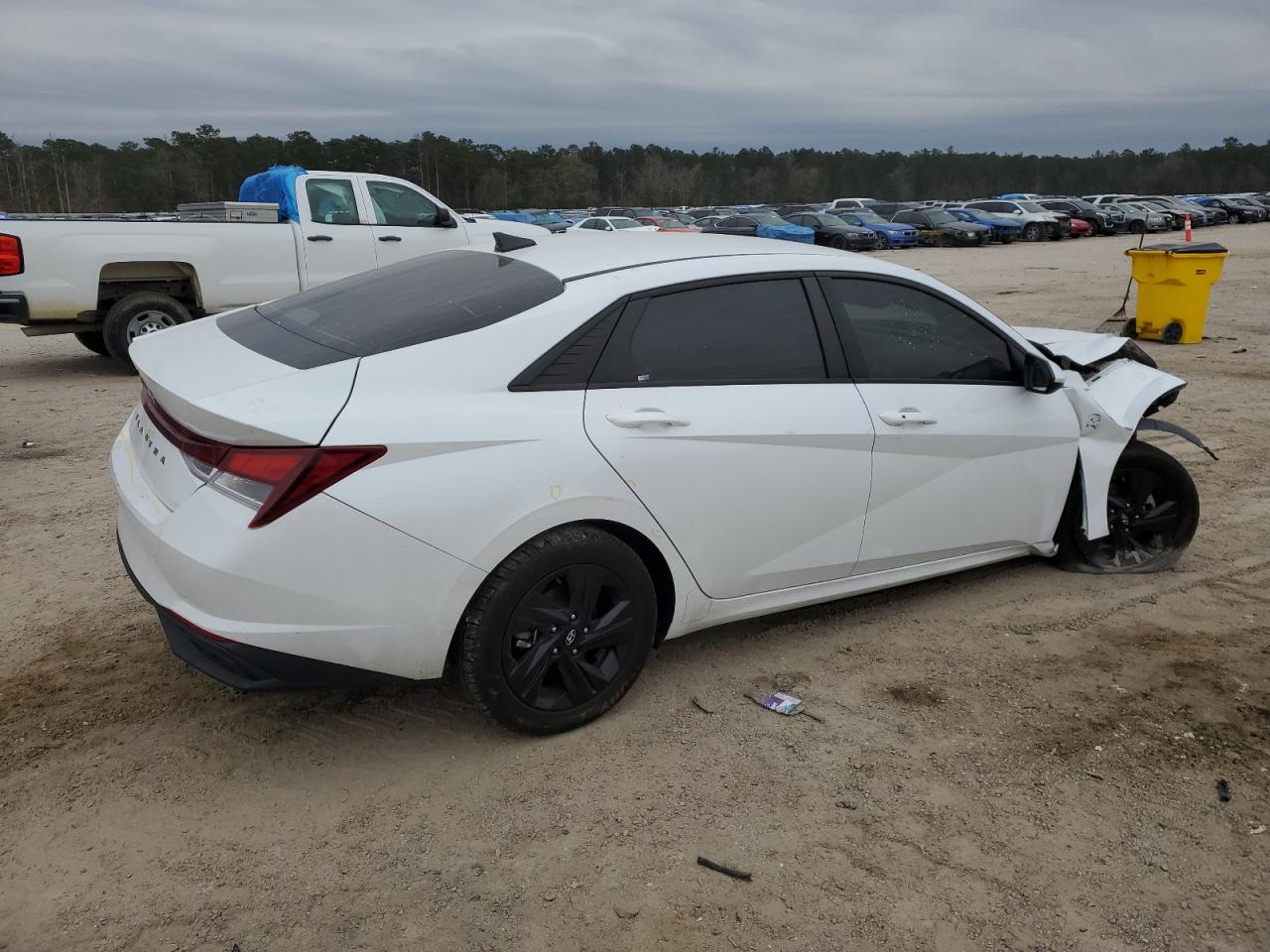 2021 Hyundai Elantra - Image 3