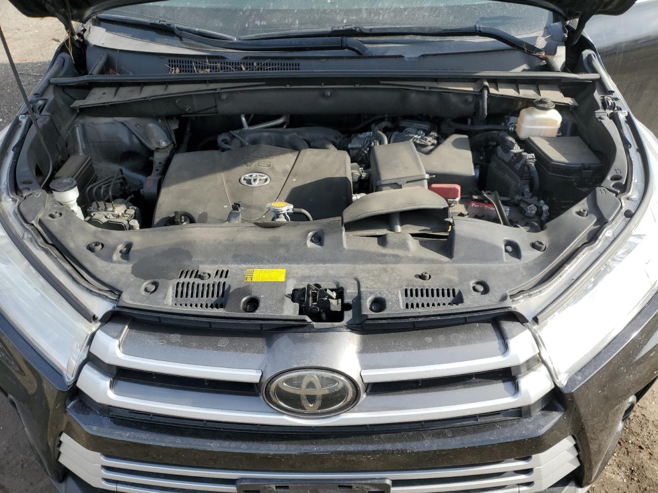 2017 Toyota Highlander - Image 13