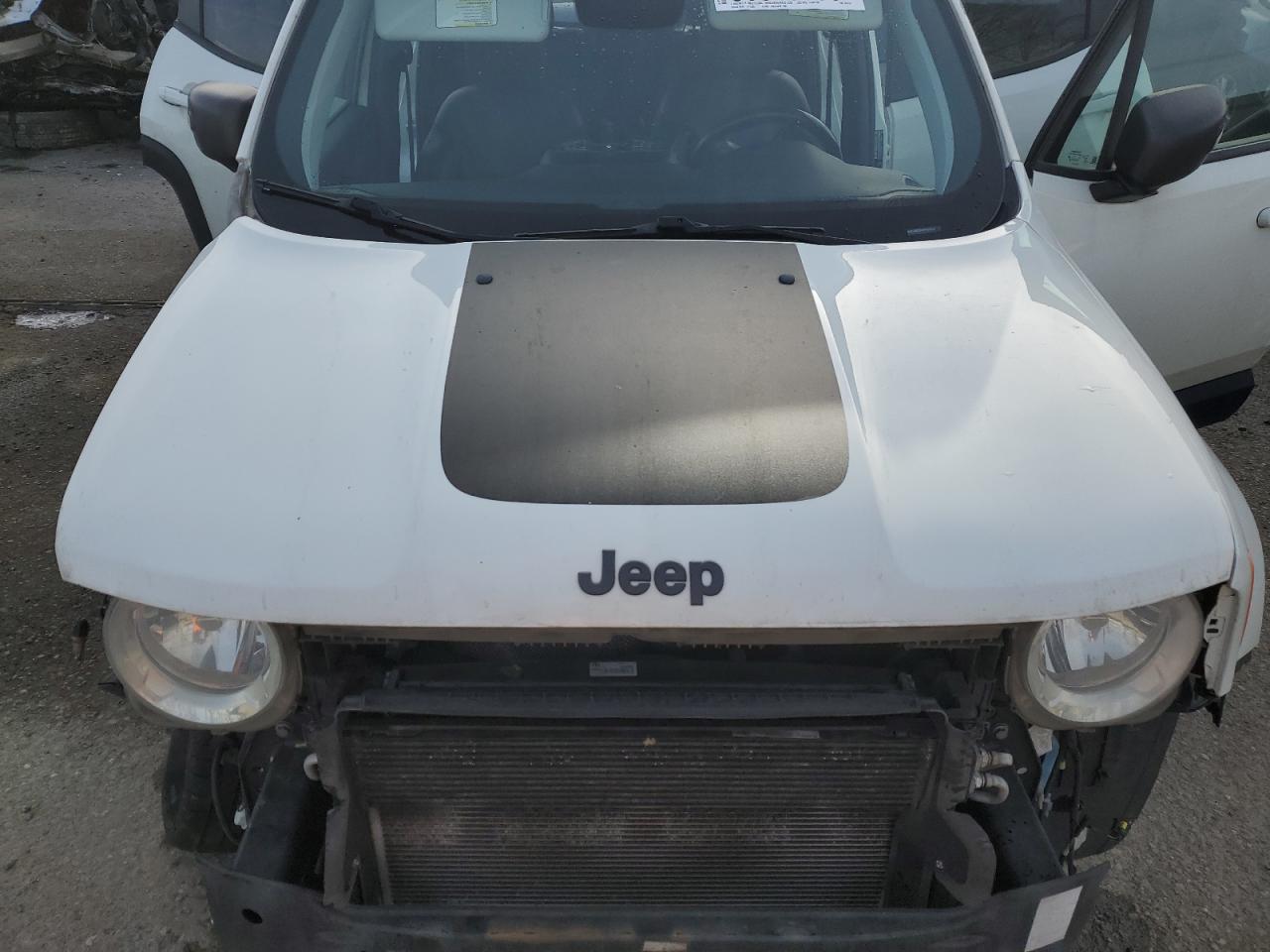 2018 Jeep Renegade - Image 12