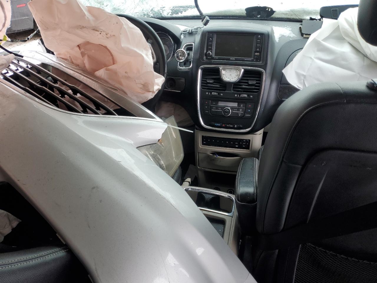 2012 Chrysler Town & Country - Image 8