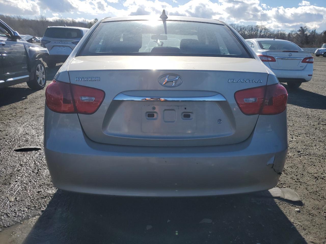 2010 Hyundai Elantra - Image 6