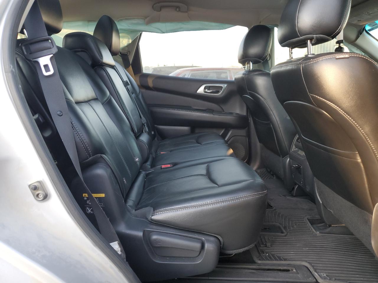 2015 Nissan Pathfinder - Image 11