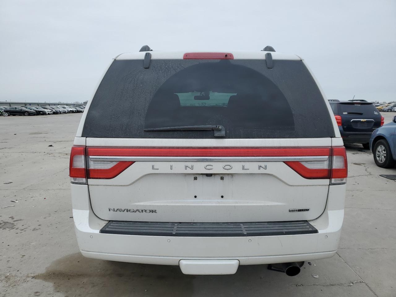 2015 Lincoln Navigator - Image 6