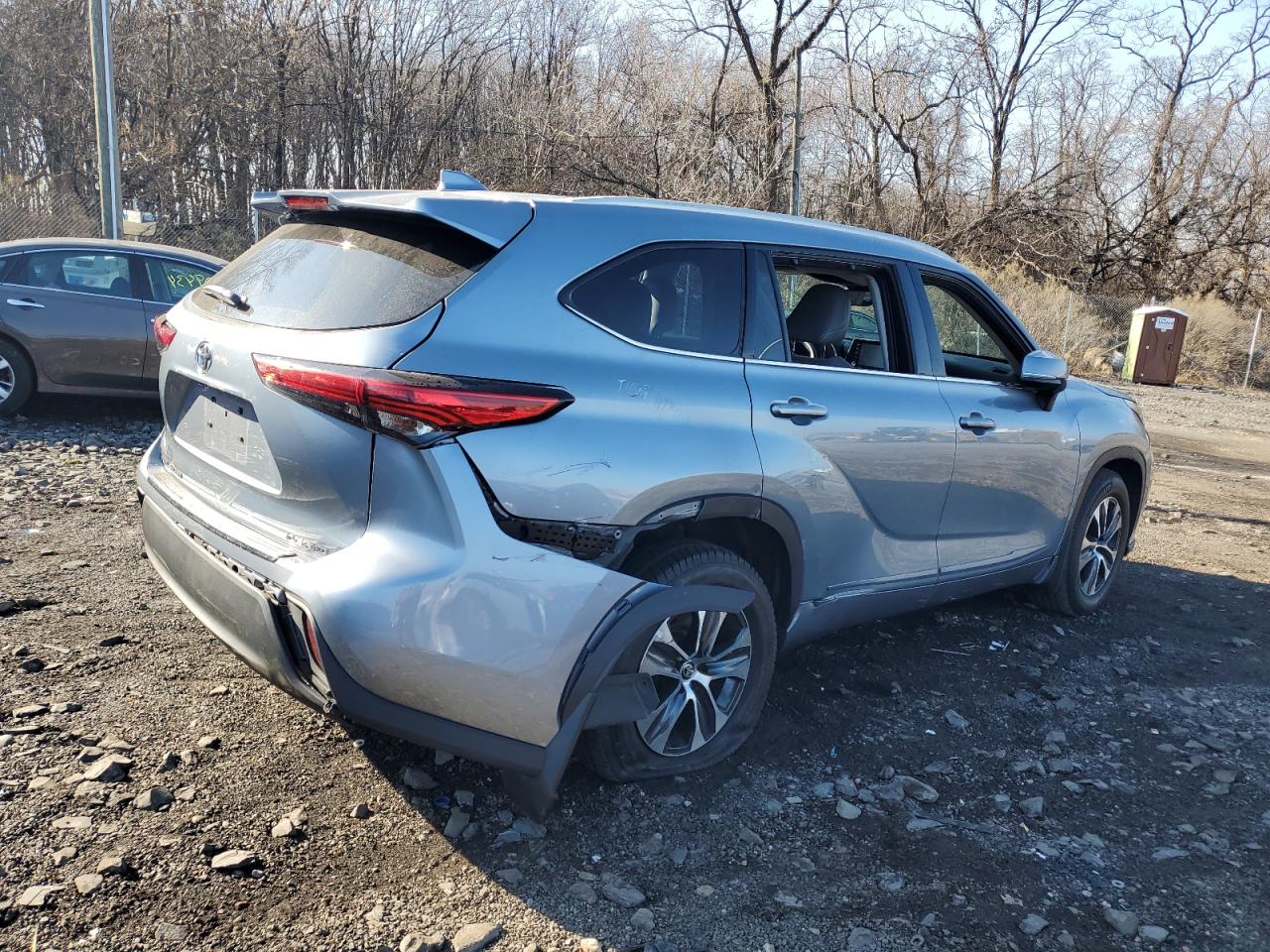2022 Toyota Highlander - Image 3