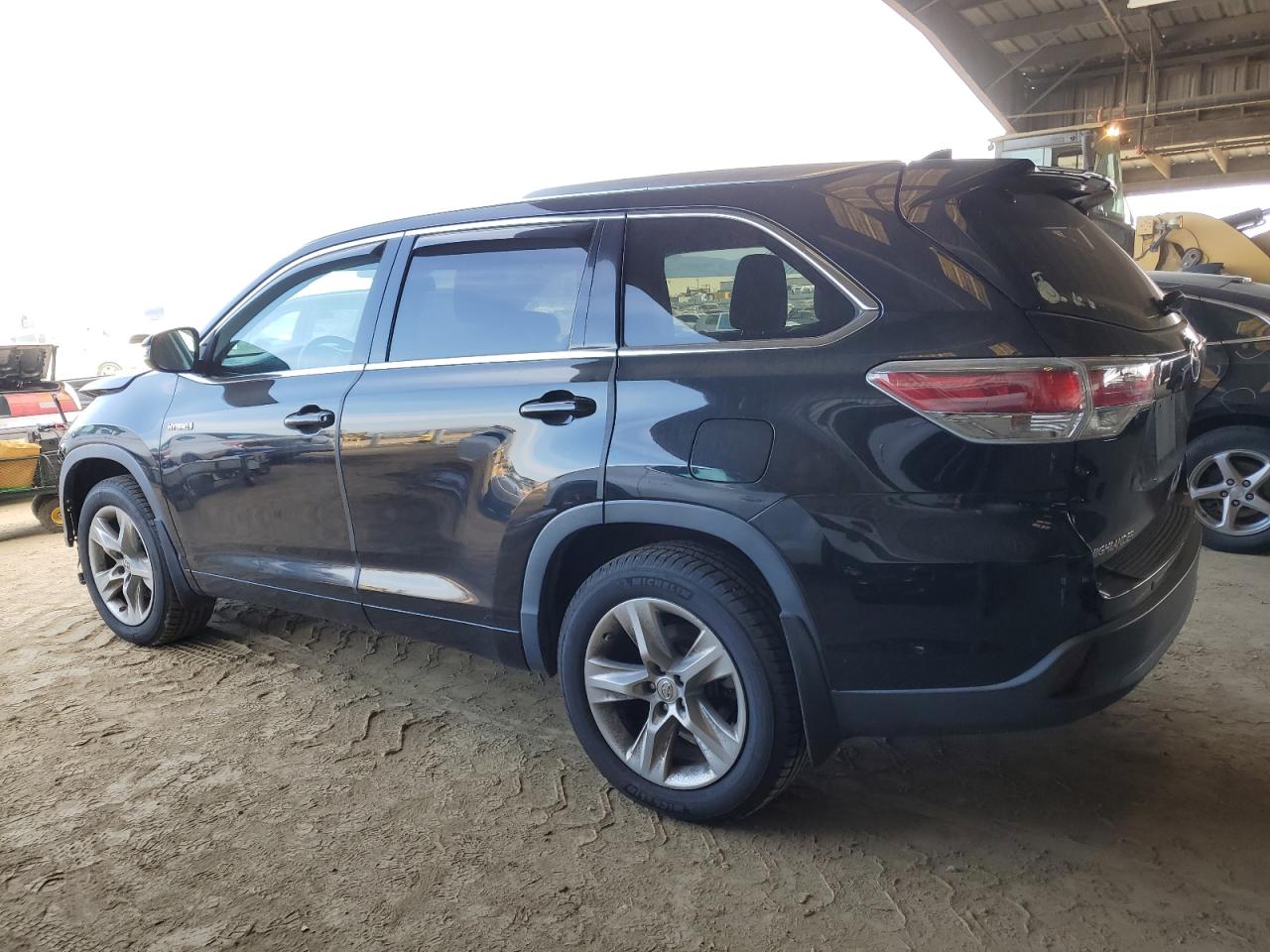 2015 Toyota Highlander - Image 2