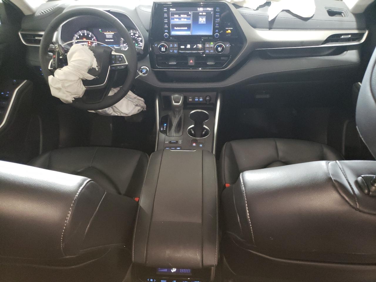 2022 Toyota Highlander - Image 8