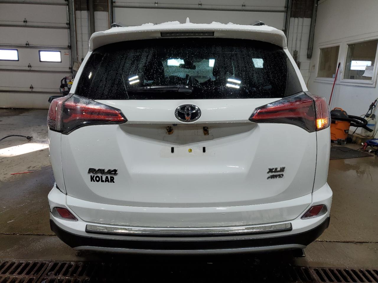 2018 Toyota RAV 4 - Image 6