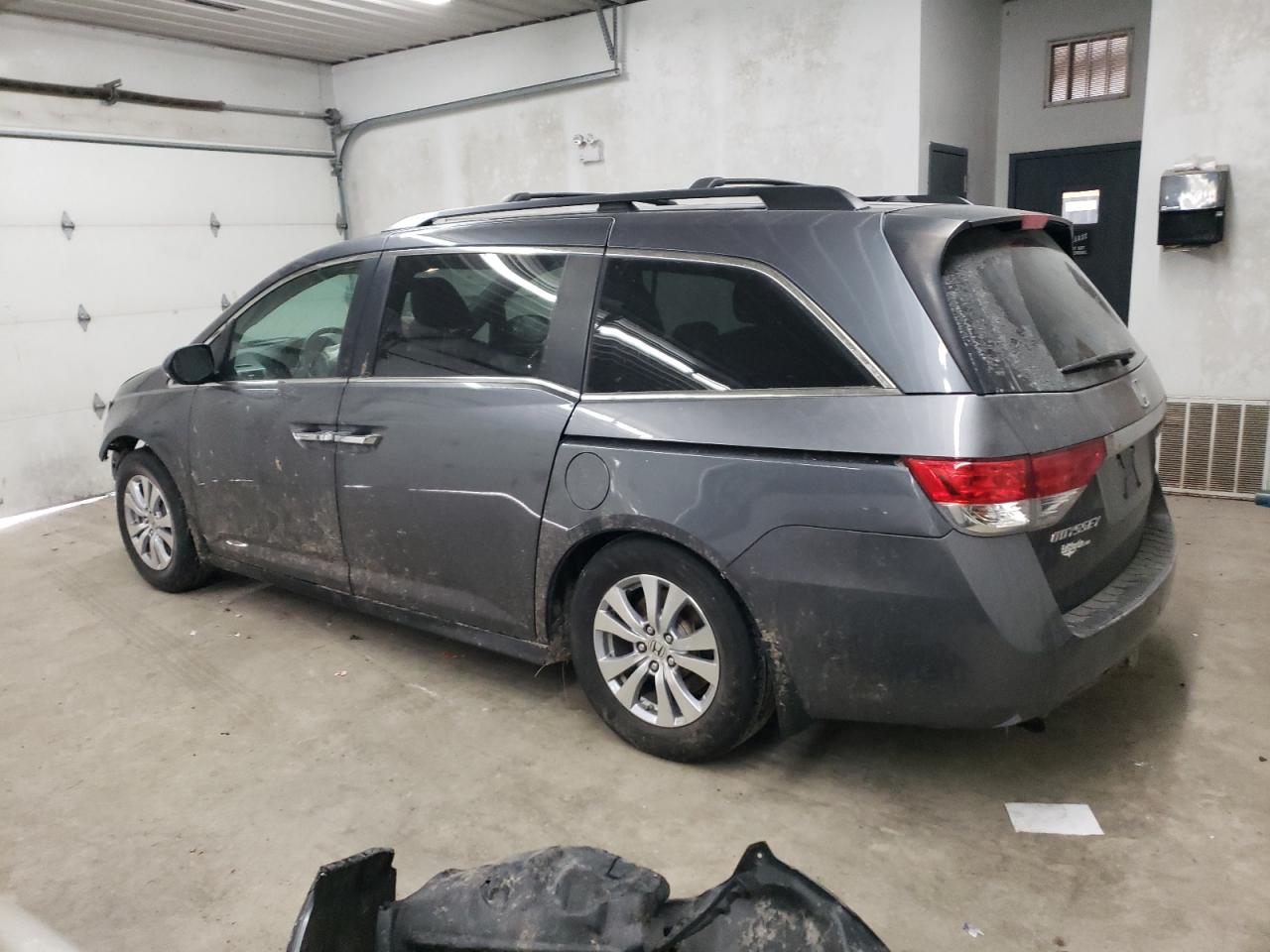 2017 Honda Odyssey - Image 2