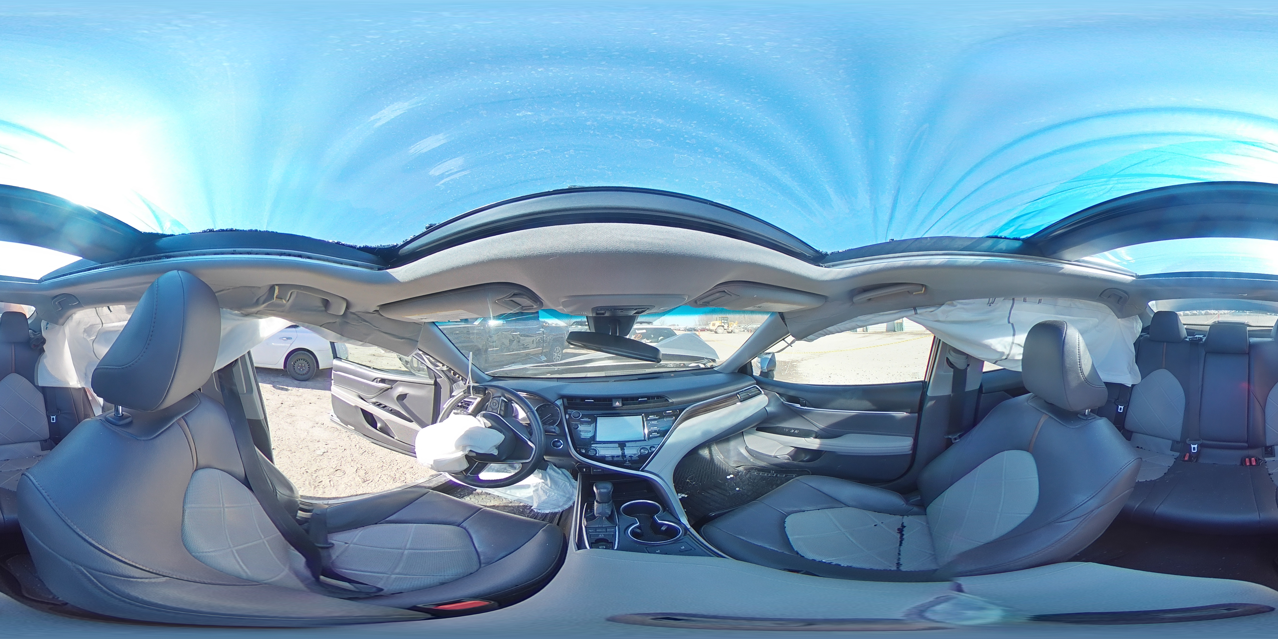 2018 Toyota Camry - Image 12