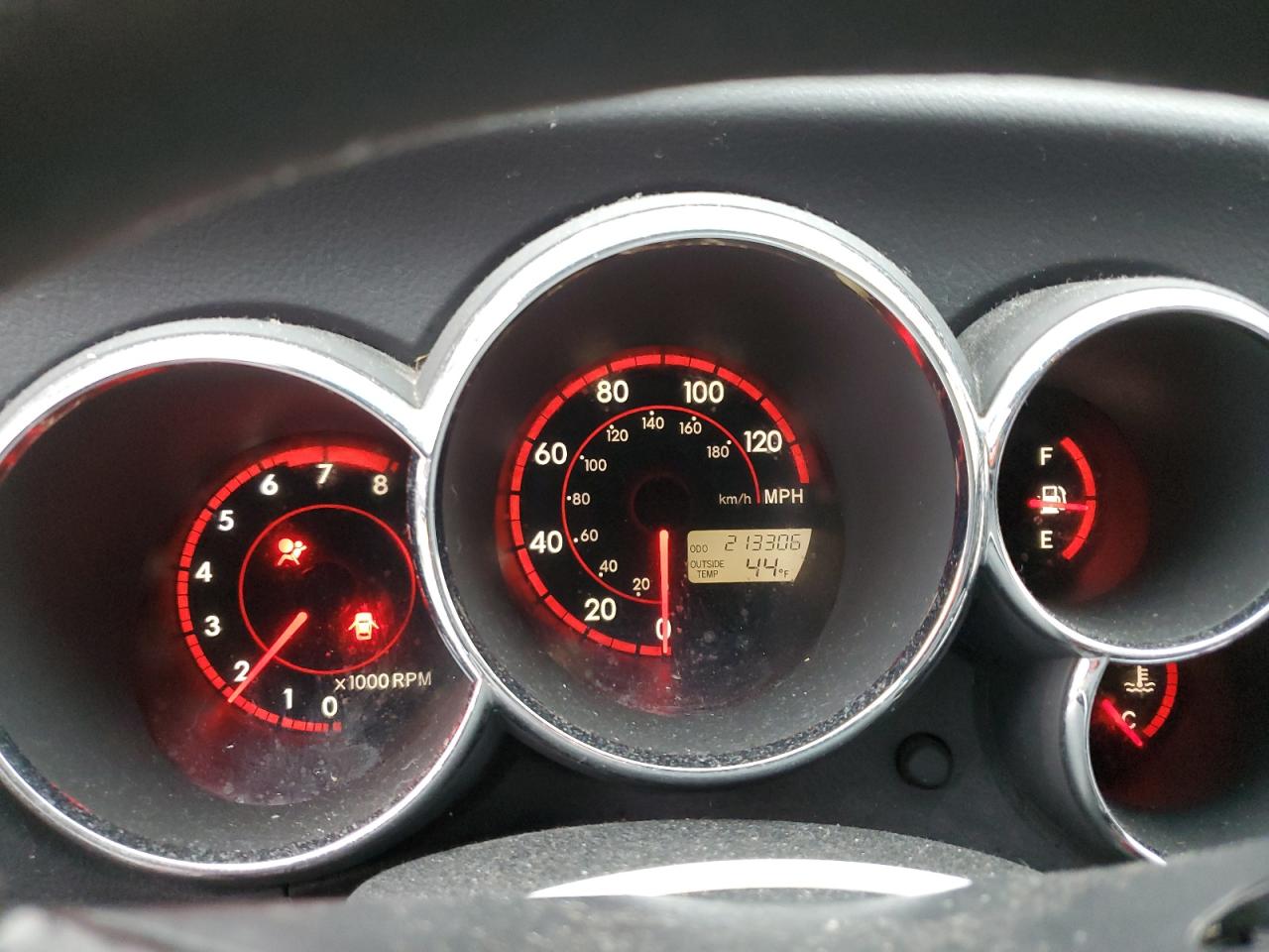 2004 Pontiac Vibe - Image 9