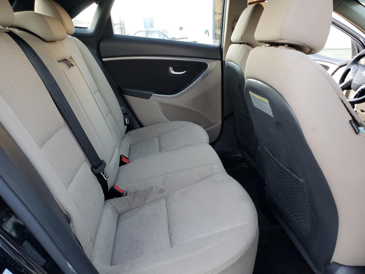 2016 Hyundai Elantra - Image 11