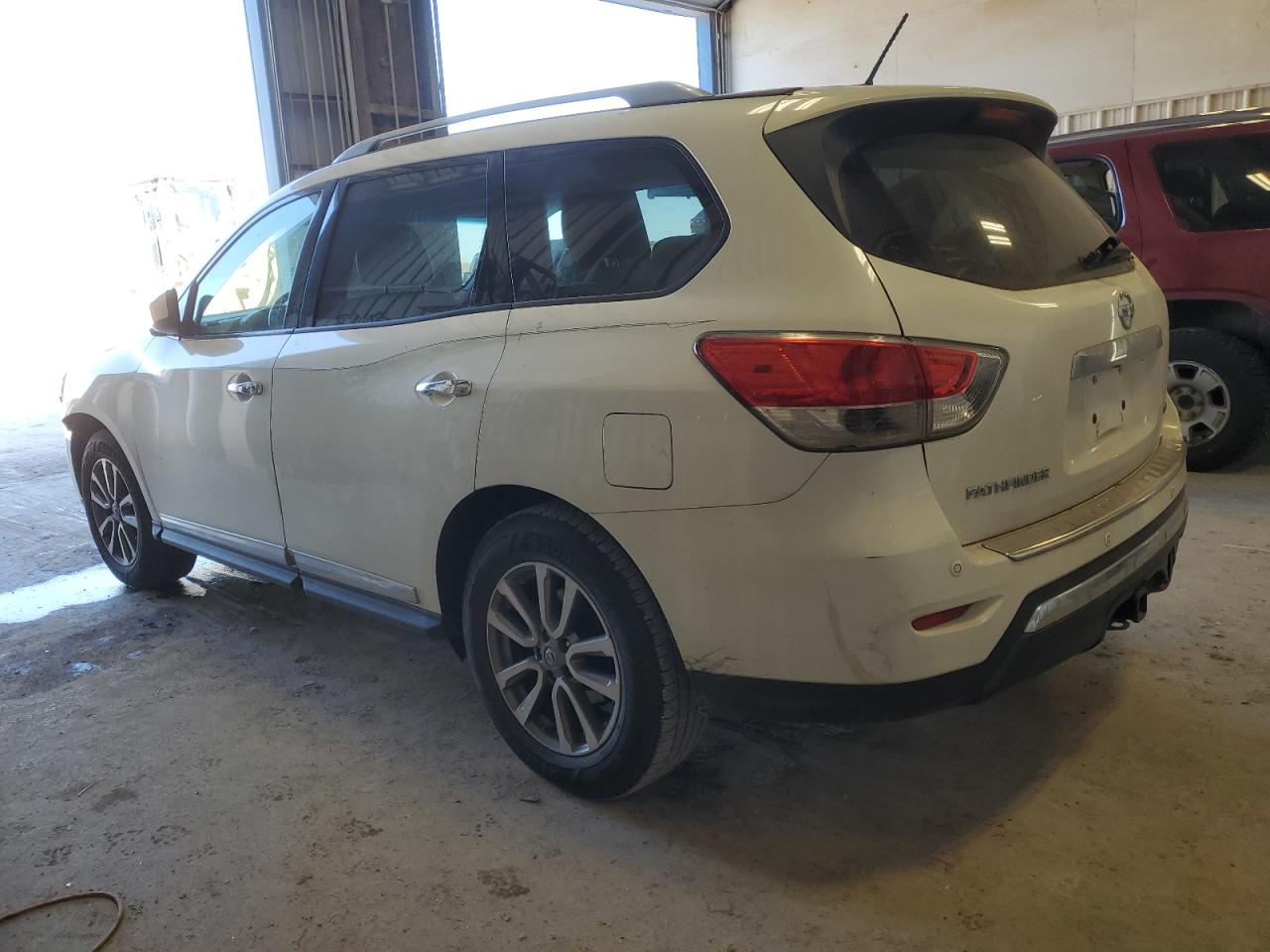 2014 Nissan Pathfinder - Image 2
