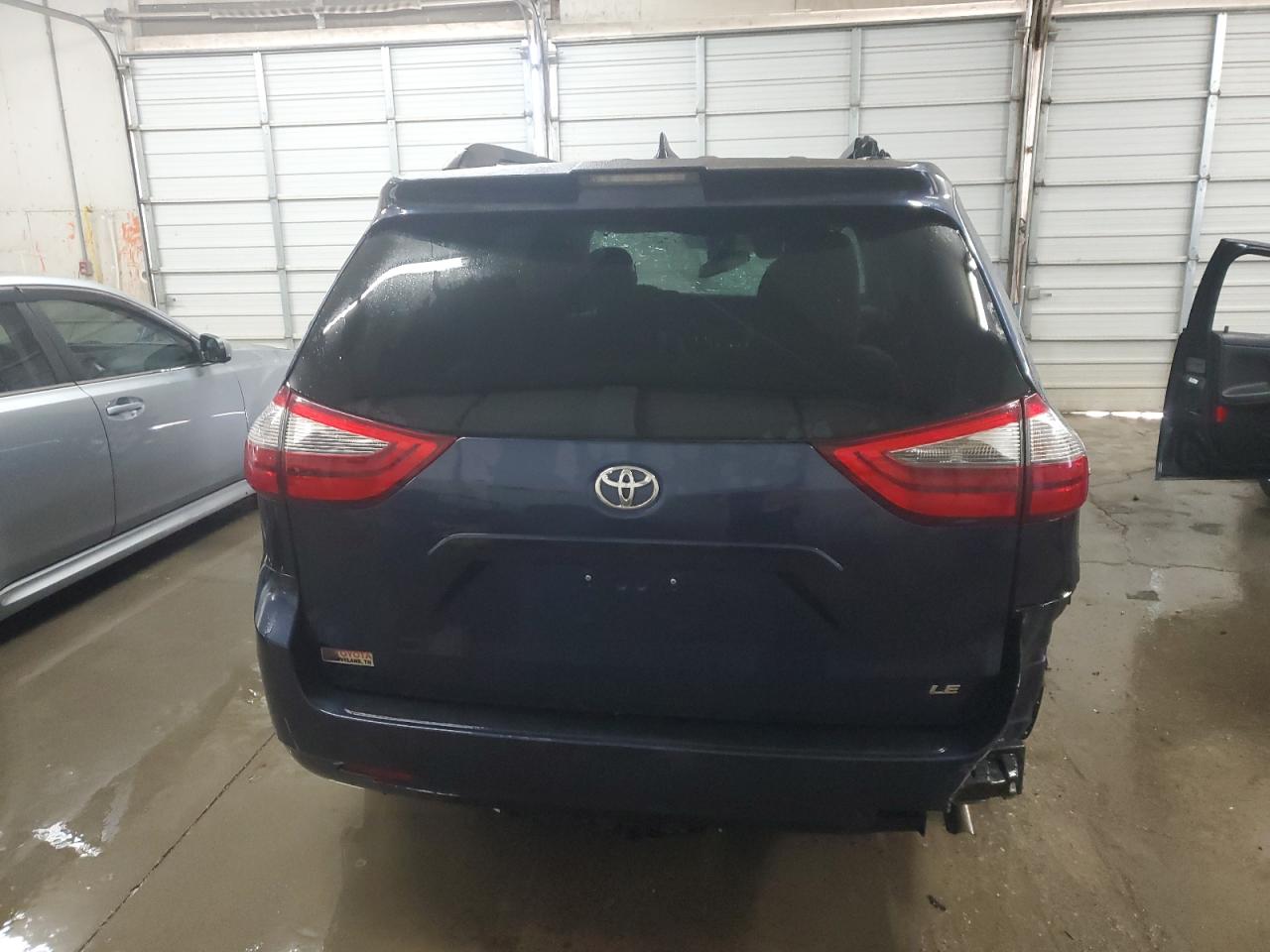 2020 Toyota Sienna - Image 6