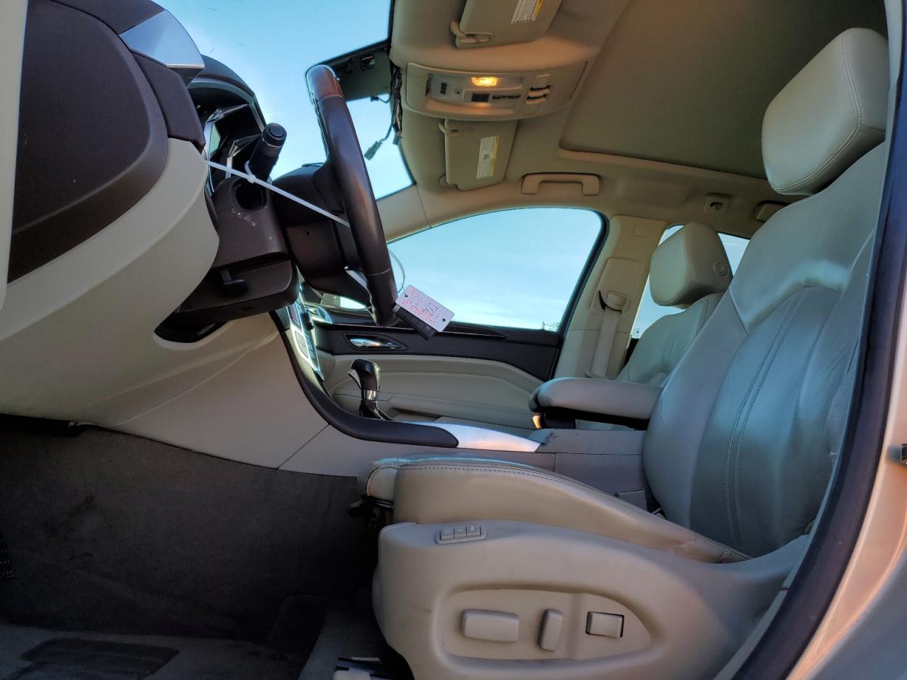 2010 Cadillac SRX - Image 7