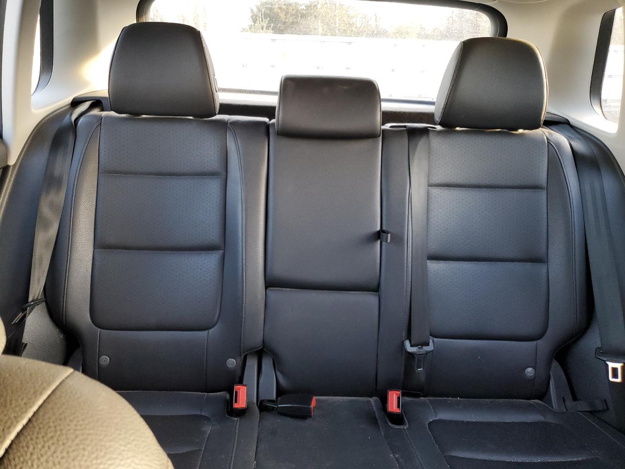 2017 Volkswagen Tiguan - Image 10