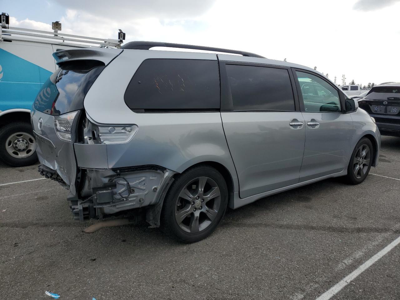 2015 Toyota Sienna - Image 3