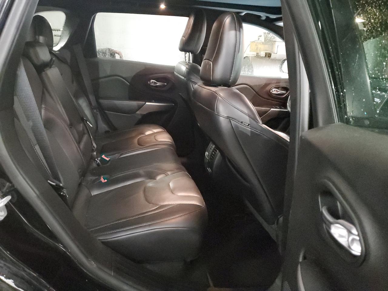 2019 Jeep Grand Cherokee - Image 11