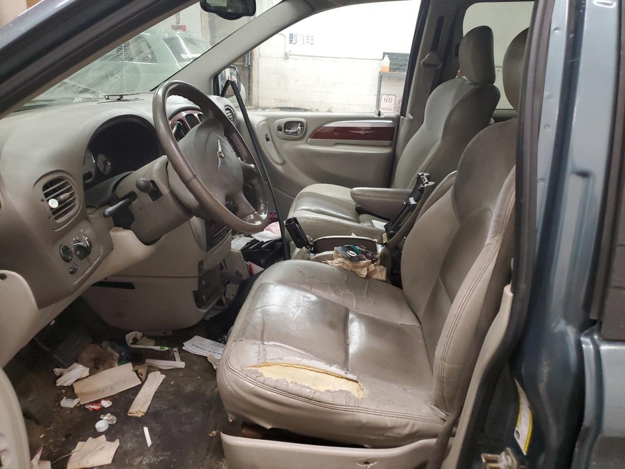2006 Chrysler Town & Country - Image 7