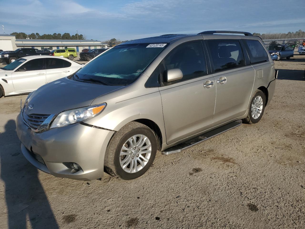 2017 Toyota Sienna - Image 1