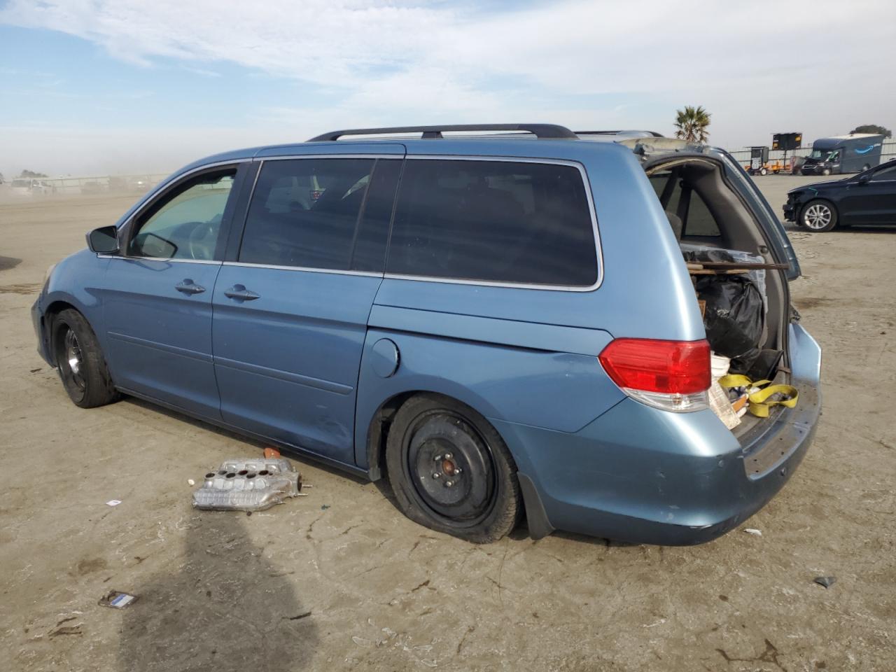 2010 Honda Odyssey - Image 2
