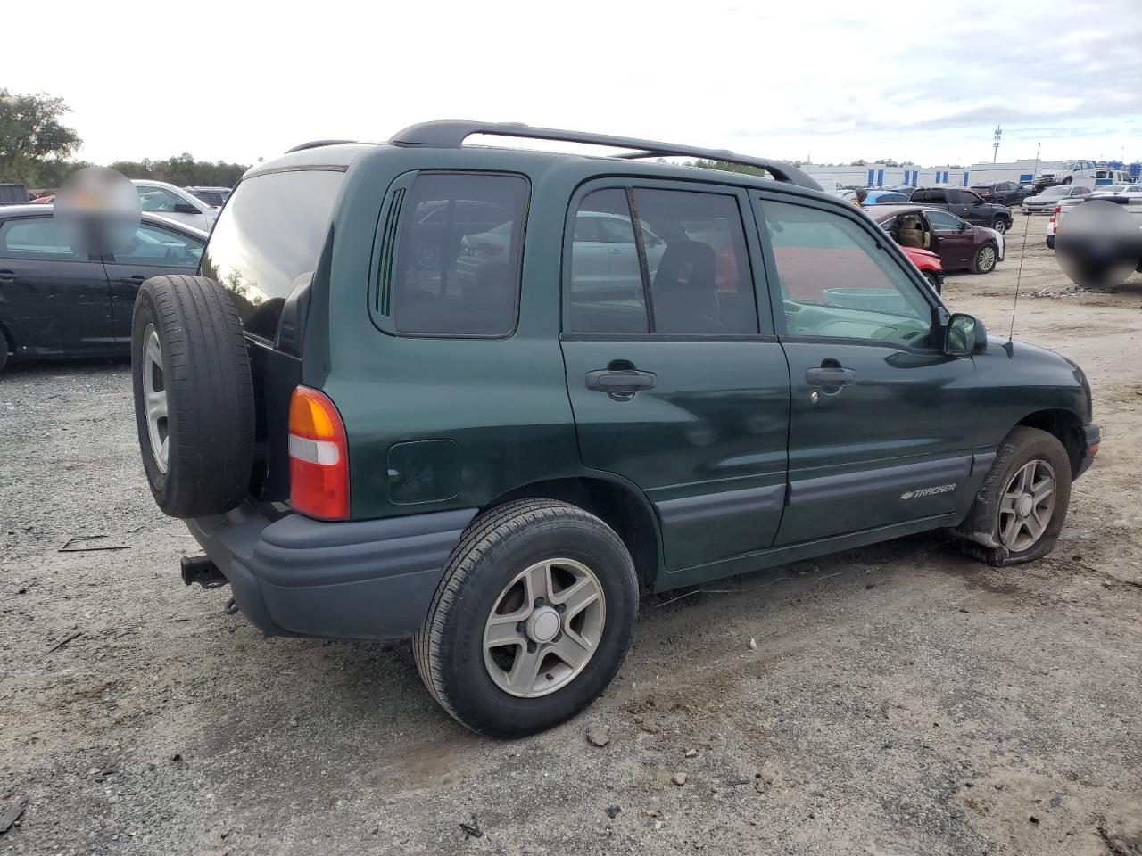2003 Chevrolet Tracker - Image 3