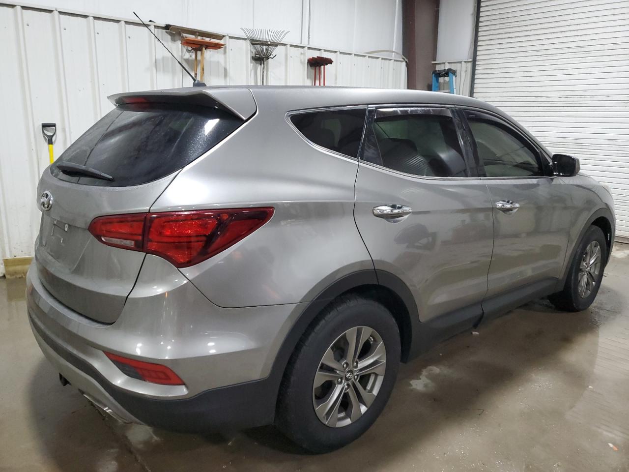 2018 Hyundai Santa Fe - Image 3