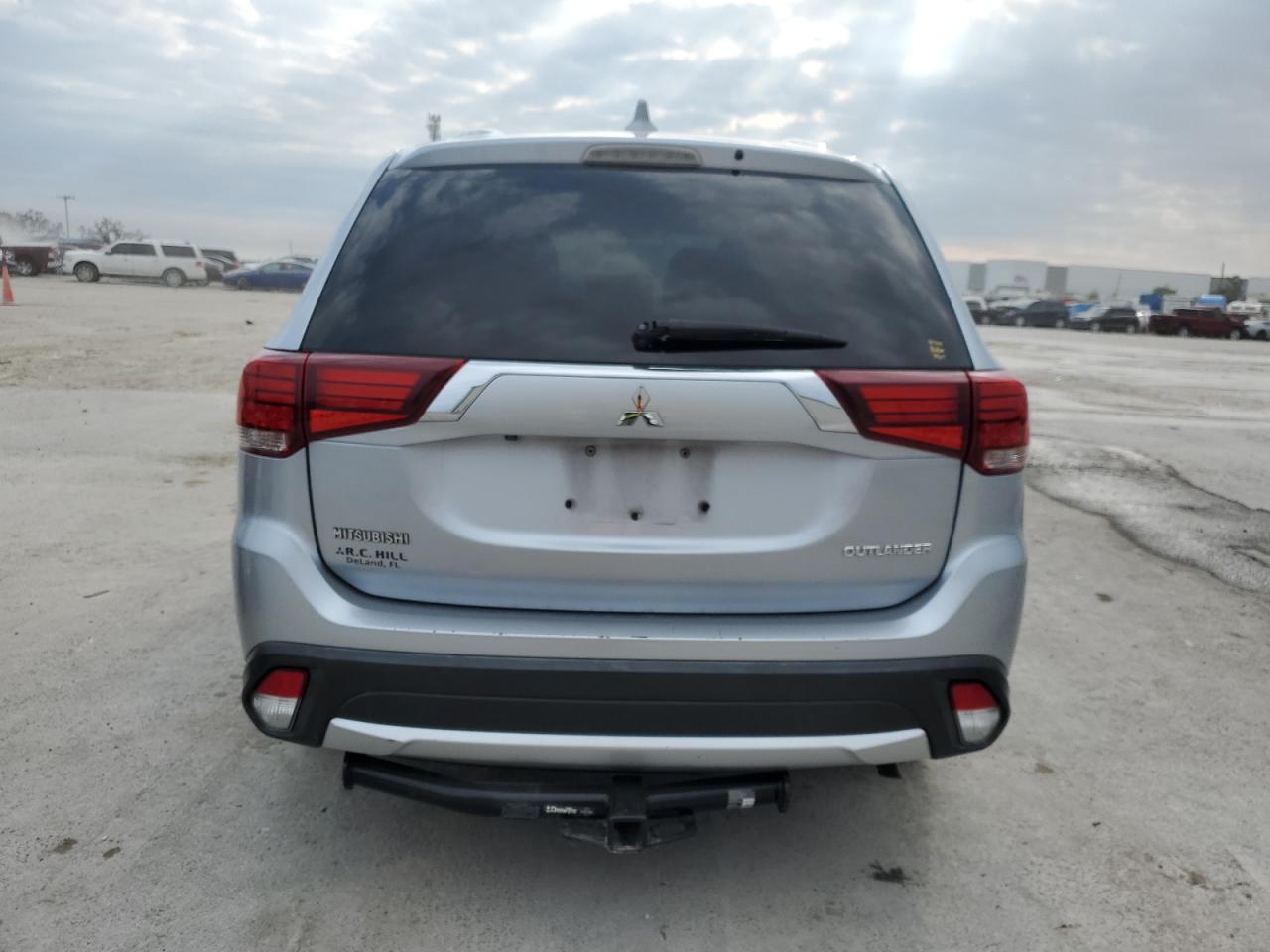2017 Mitsubishi Outlander - Image 6