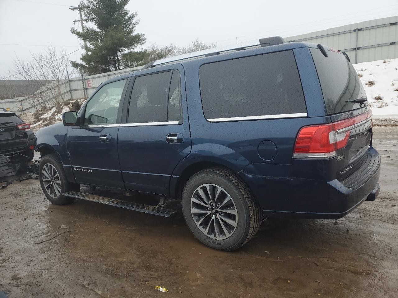 2016 Lincoln Navigator - Image 2