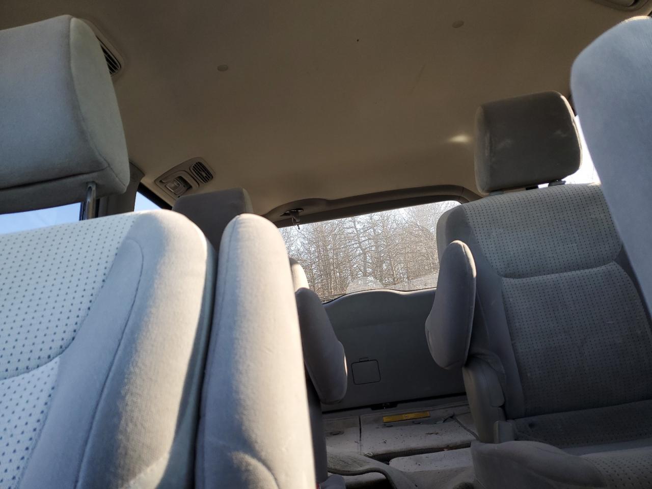 2009 Toyota Sienna - Image 10