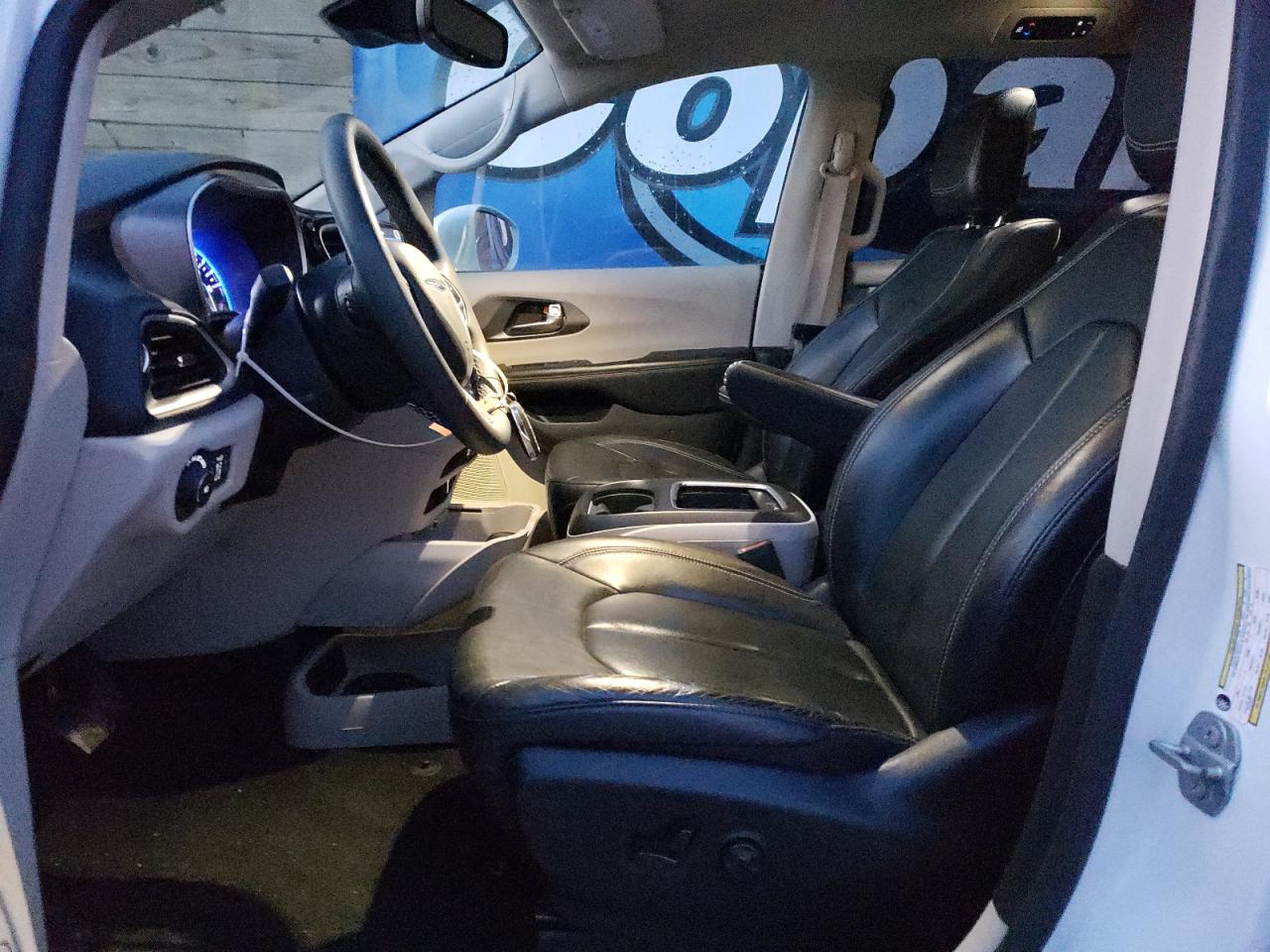 2022 Chrysler Pacifica - Image 7