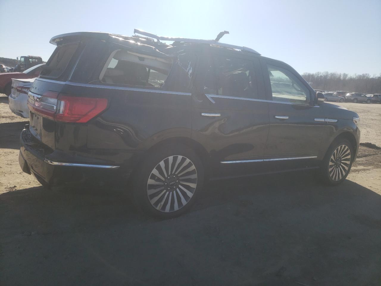 2019 Lincoln Navigator - Image 3