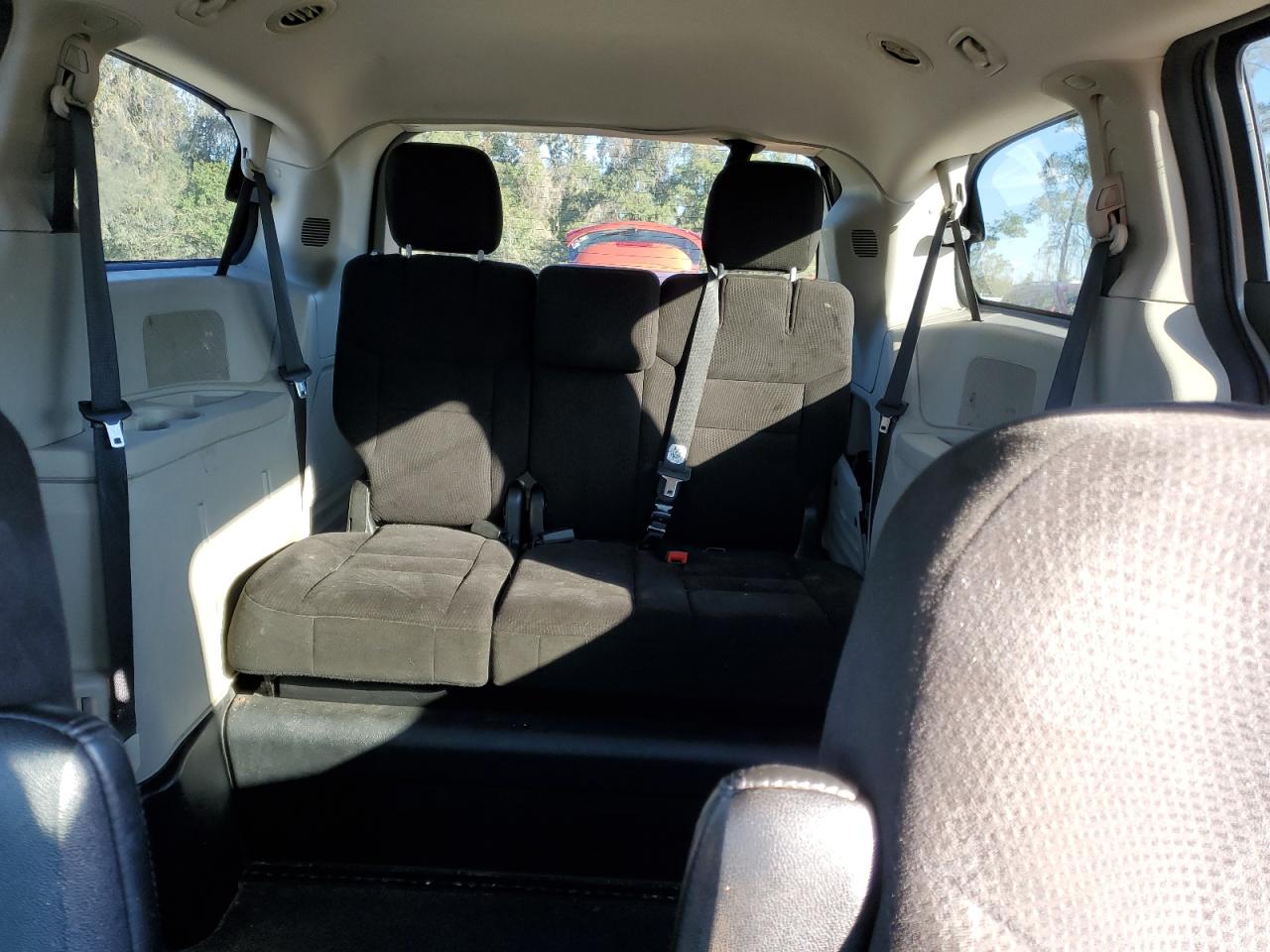 2015 Dodge Caravan - Image 10