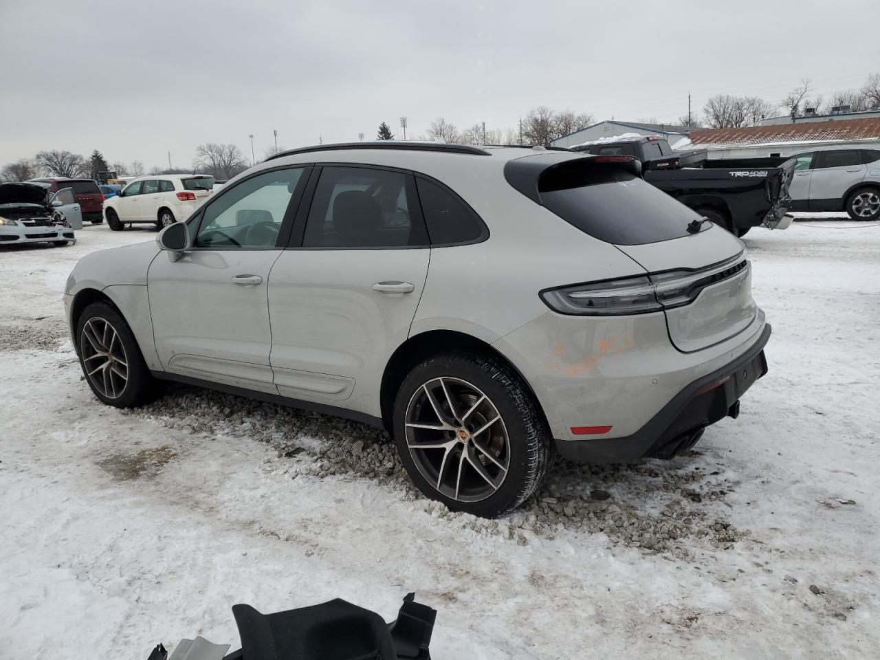 2024 Porsche Macan - Image 2