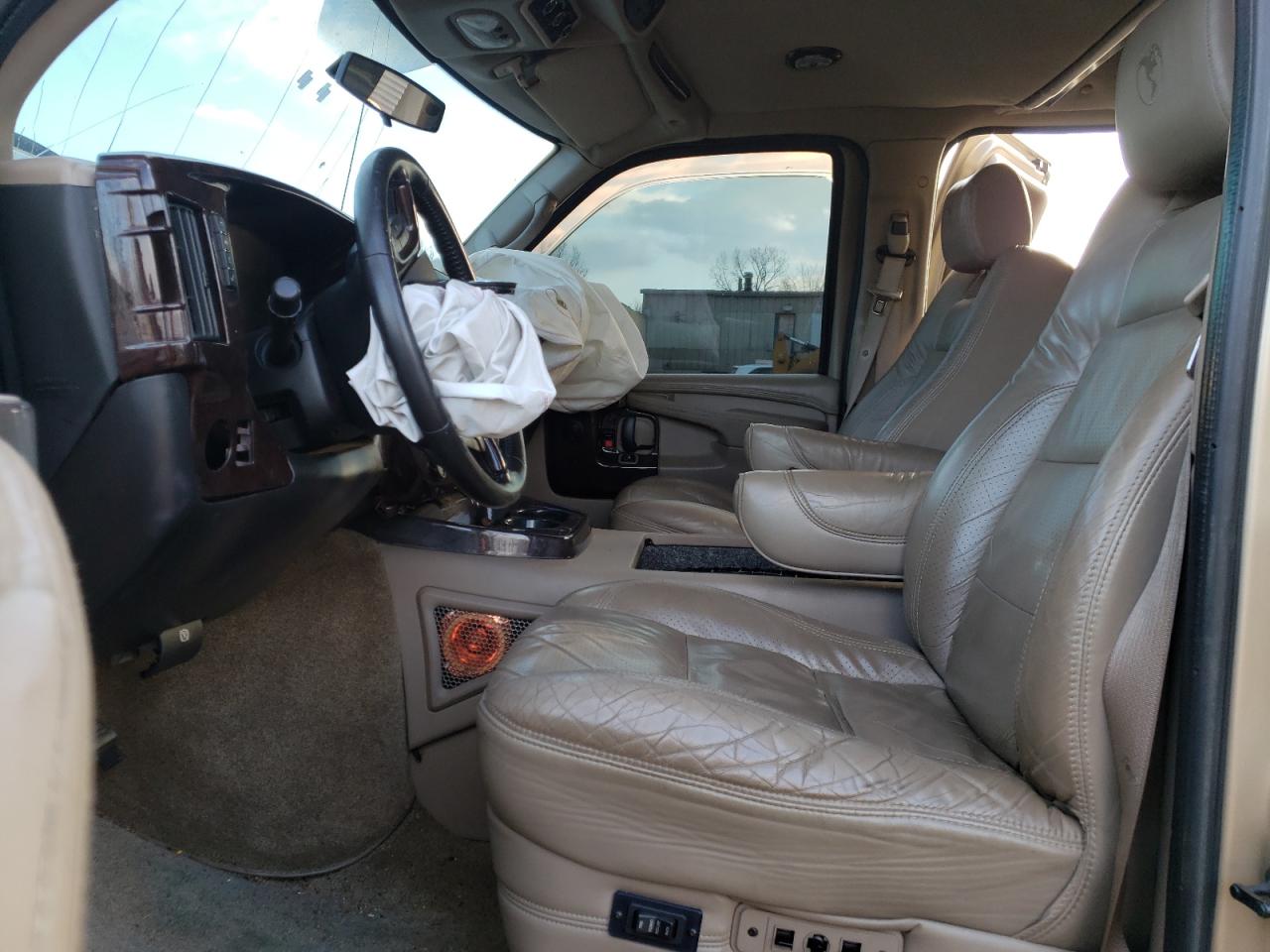 2012 Chevrolet Express - Image 7