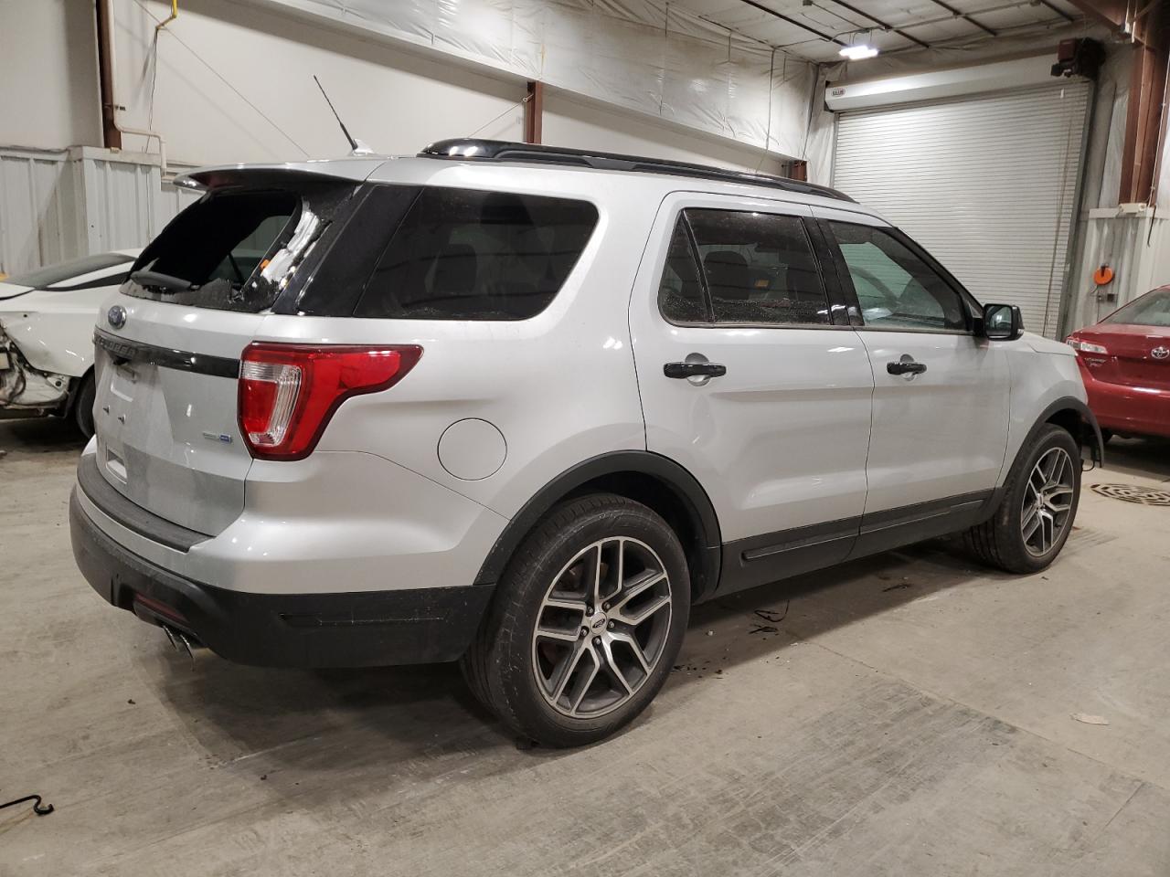 2019 Ford Explorer - Image 3