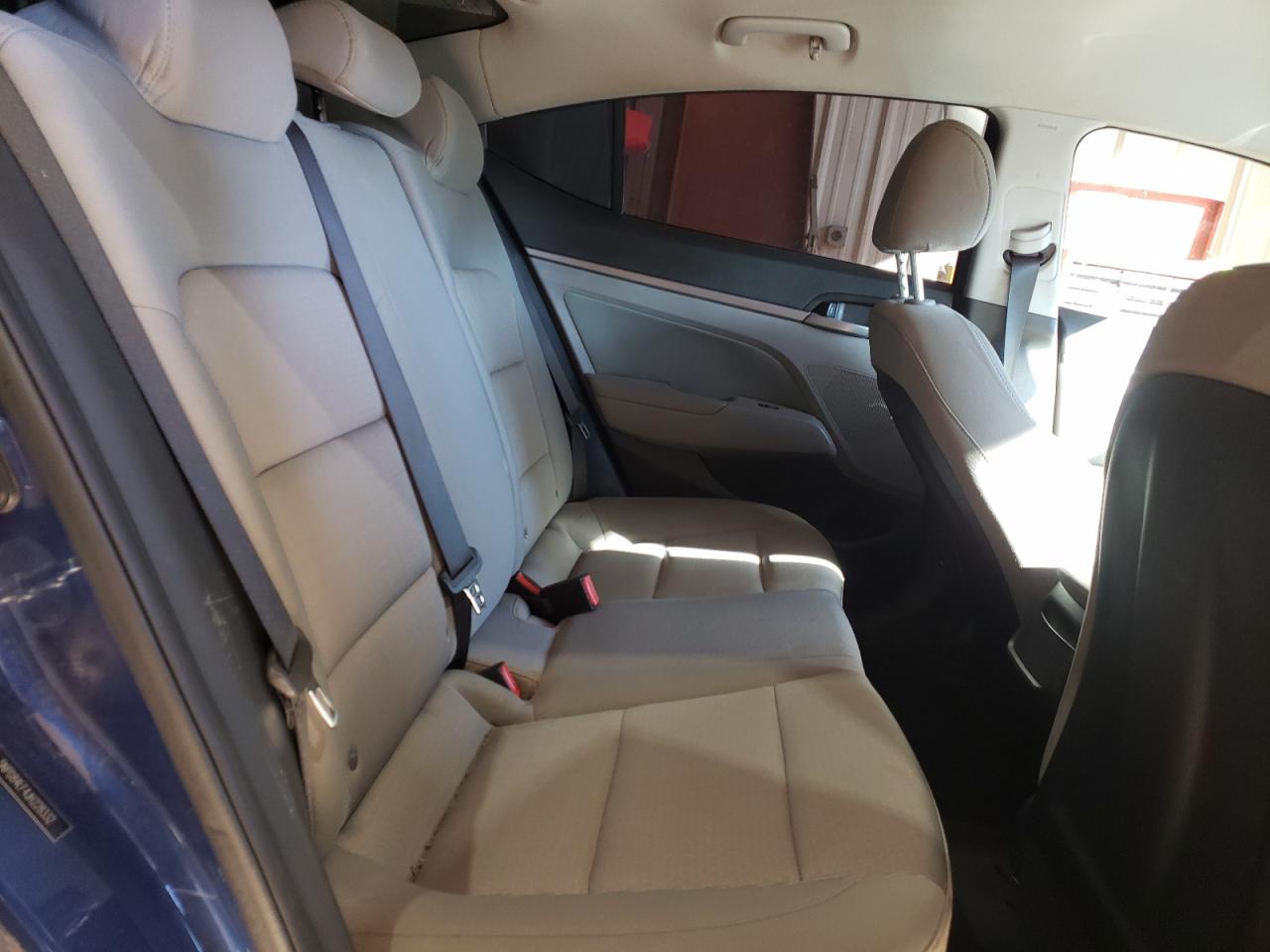 2018 Hyundai Elantra - Image 10