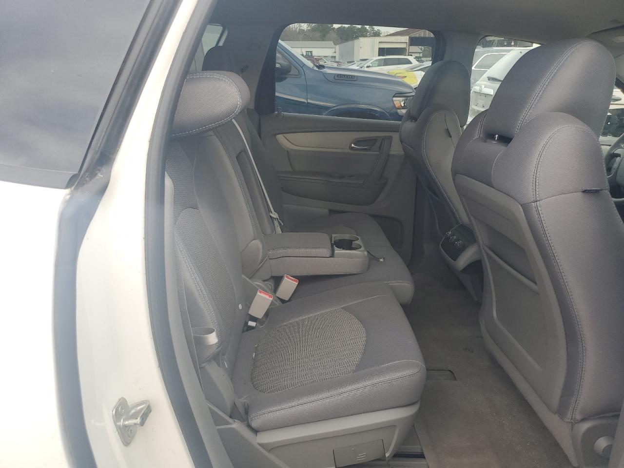 2015 Chevrolet Traverse - Image 11