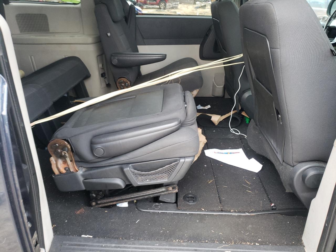 2008 Dodge Caravan - Image 11
