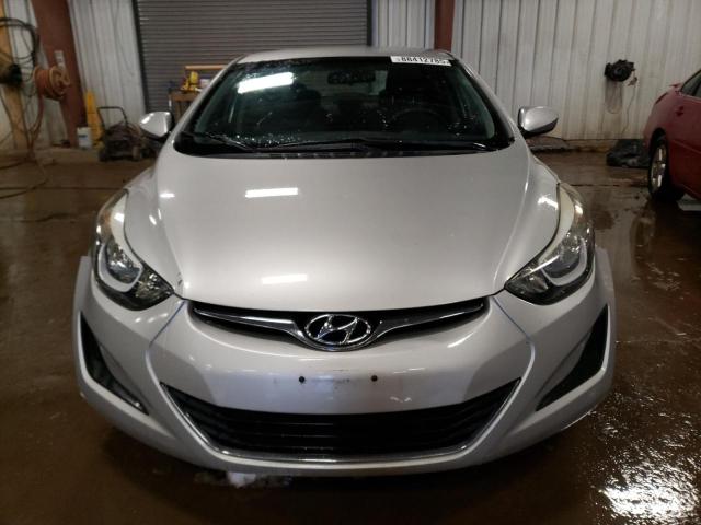 Sedans HYUNDAI ELANTRA 2016 Srebrny