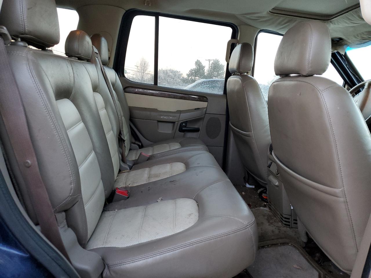 2004 Ford Explorer - Image 11